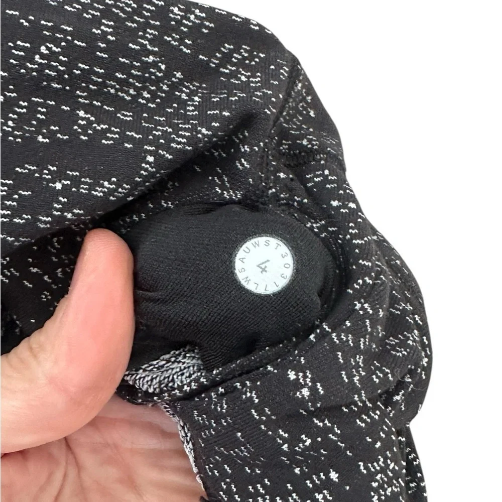 Lululemon Wunder Under black pattern Warmer style s 4
